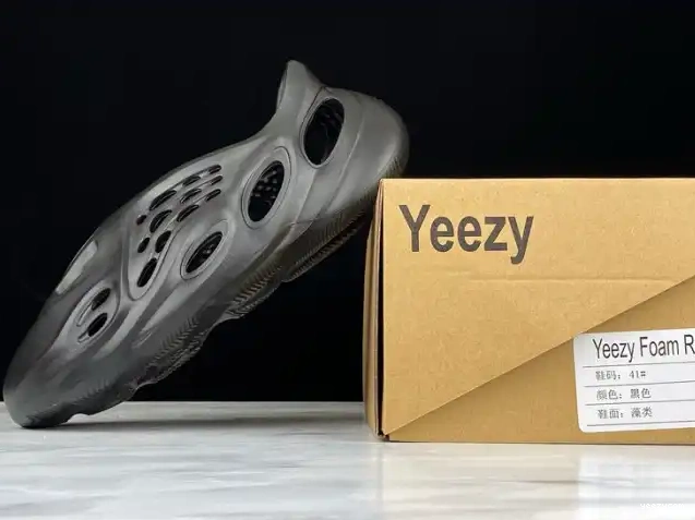 Foam Slide Runner Yeezy 0502